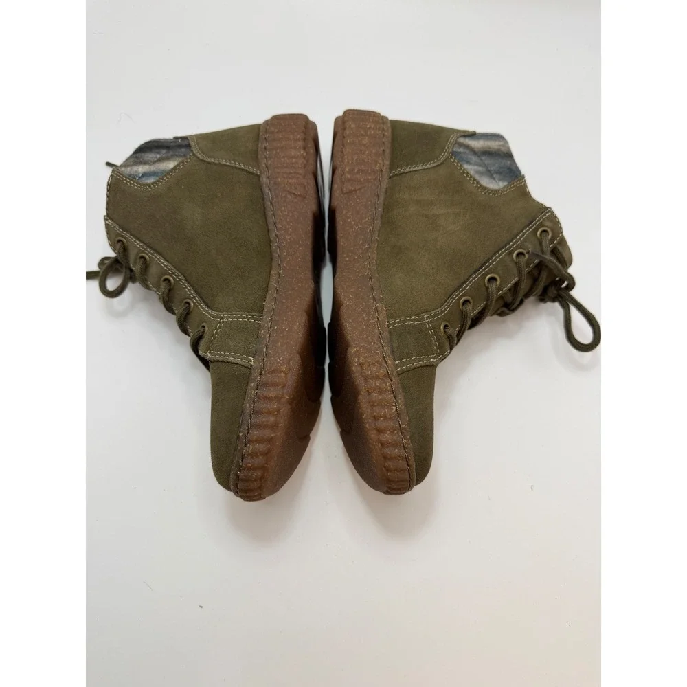 Clarks Caroline Park Olive Suede Lace Up Side Zip Ankle Boots Womens 6.5W Wide